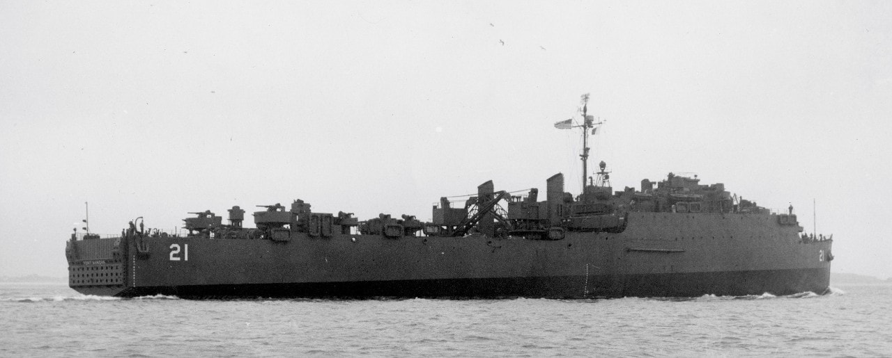 USS Fort Mandan (LSD-21) underway at sea